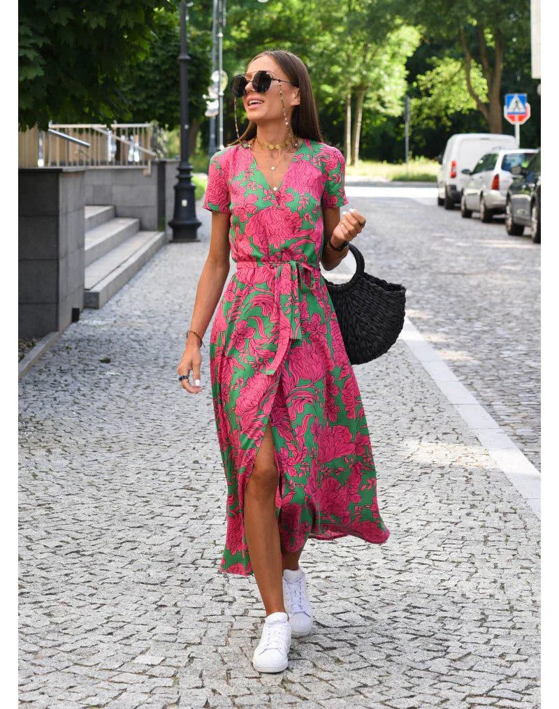 Julia | Elegant Dress with V-Neck and Figure-Flattering Cut