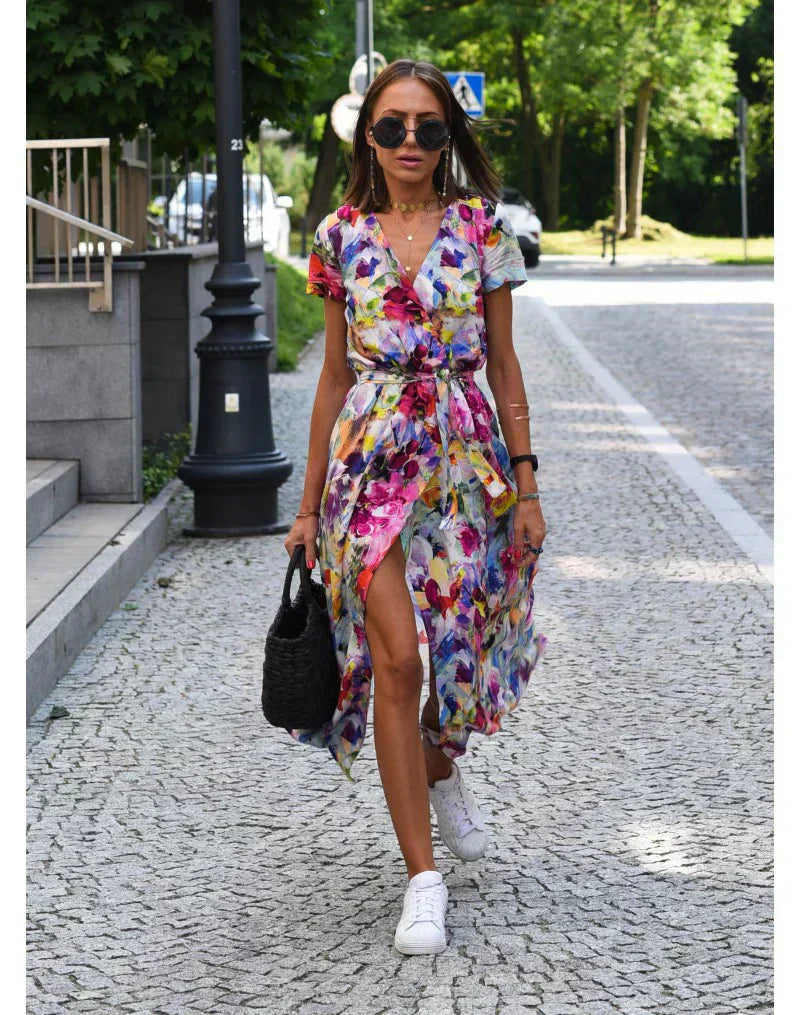 Julia | Elegant Dress with V-Neck and Figure-Flattering Cut